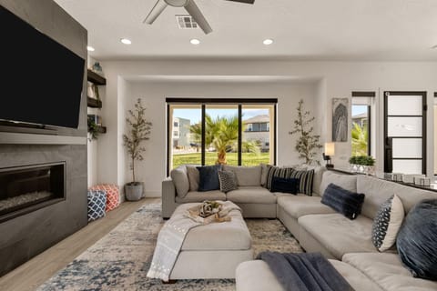 Six-Bedroom House House in St George