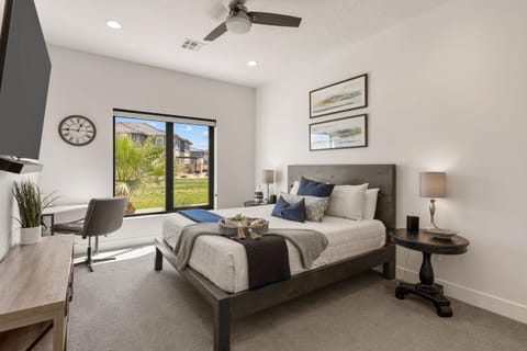 Six-Bedroom House House in St George