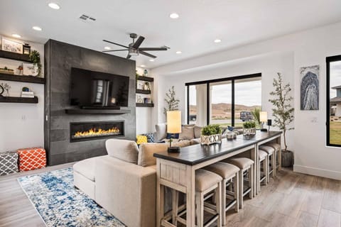 Six-Bedroom House House in St George