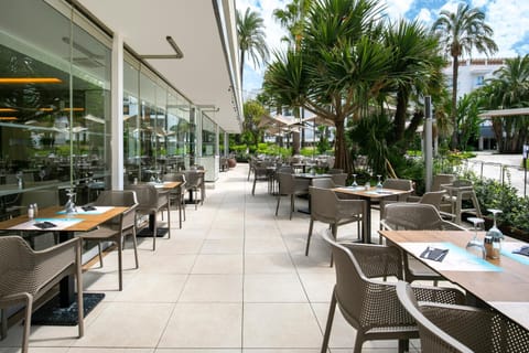 Patio, Restaurant/places to eat, Day