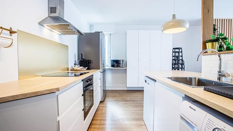 Coffee/tea facilities, Kitchen or kitchenette, dishwasher, minibar, pet friendly, stove, washing machine, dryer