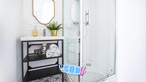 Shower, Bathroom, towels