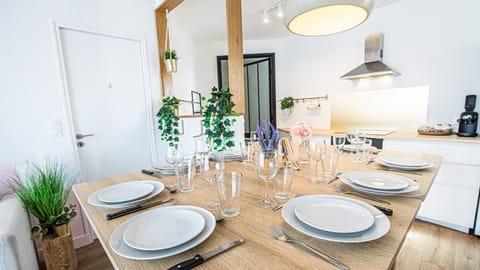 Kitchen or kitchenette, Seating area, Dining area