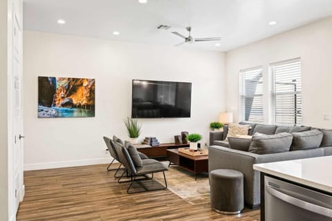 Red Cliffs Retreat Ocotillo #8 townhouse House in Santa Clara