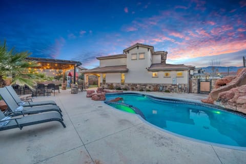 Zion Reunion Poolhouse home House in Washington