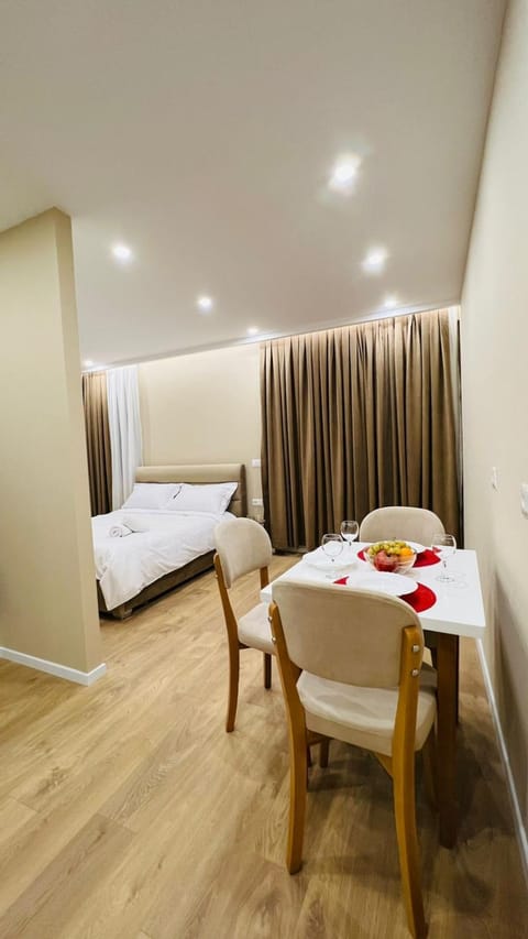 Bed, Living room, Photo of the whole room, Dining area
