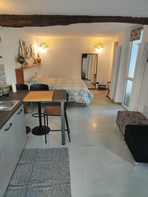 Kitchen or kitchenette, Living room