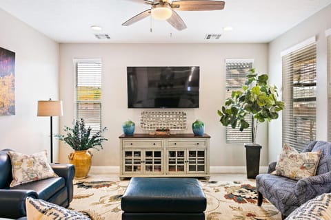 Zion Poolhouse home House in Washington