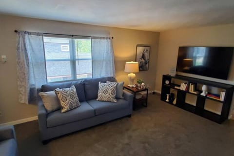 219 Maxwell St Unit B Such a great place to work and stay House in Ohio