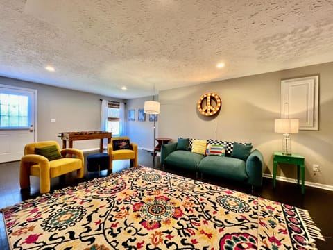 Living room, Photo of the whole room, Seating area