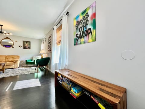 Living room, Seating area