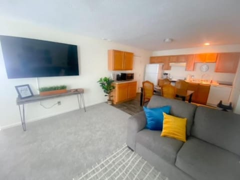 240 Overbrook NEW Franks funky and fashionable furnished home House in Ohio