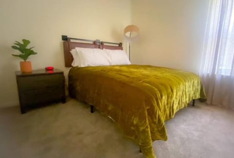 240 Overbrook NEW Franks funky and fashionable furnished home House in Ohio