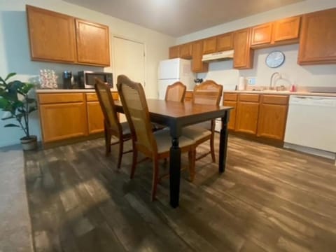 240 Overbrook NEW Franks funky and fashionable furnished home House in Ohio