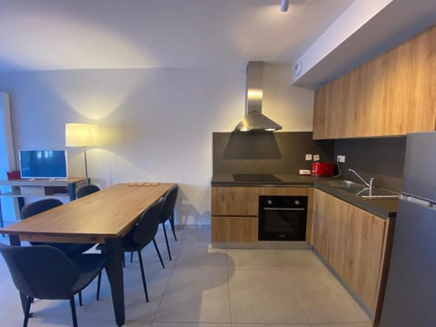 Appartement lumineux et contemporain avec parking privé, proche télécabine du Linga - FR-1-693-48 Cabin in Châtel