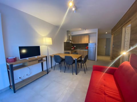 Appartement lumineux et contemporain avec parking privé, proche télécabine du Linga - FR-1-693-48 Cabin in Châtel