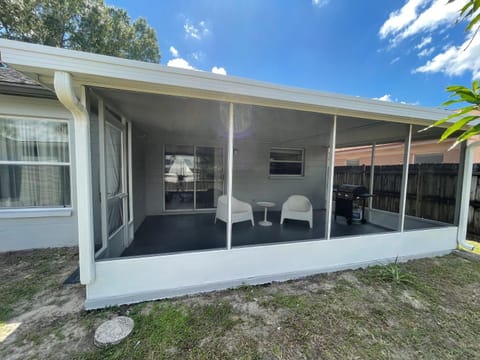 Cozy 3 bedroom home close to everything in Tampa! House in Greater Carrollwood
