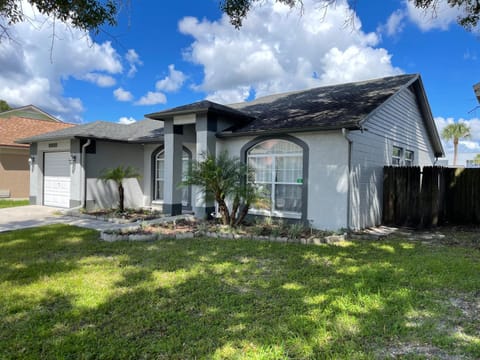 Cozy 3 bedroom home close to everything in Tampa! House in Greater Carrollwood