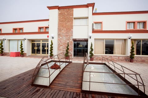 Facade/entrance
