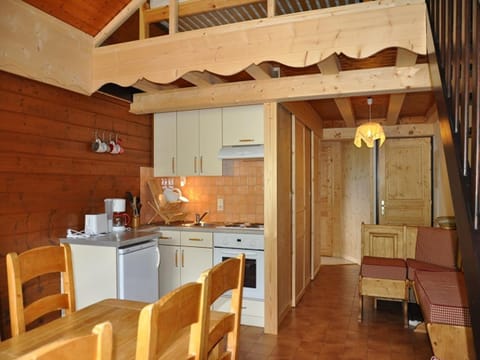 Appartement central avec balcon et parking - FR-1-692-4 Apartment in Haute-Savoie