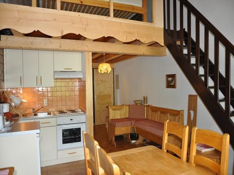 Appartement central avec balcon et parking - FR-1-692-4 Apartment in Haute-Savoie