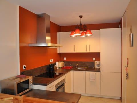 Appartement 3 pièces avec grand balcon, parking - FR-1-692-20 Apartment in Haute-Savoie