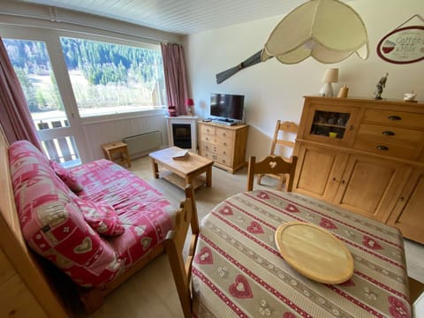 Appartement cosy avec balcon et parking, proche piste - FR-1-692-36 Apartment in Châtel