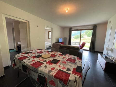 Appartement spacieux avec Wi-Fi et parking, près des télécabines - FR-1-692-30 Cabin in Châtel