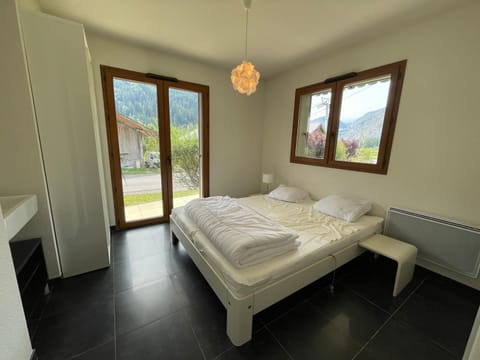 Appartement spacieux avec Wi-Fi et parking, près des télécabines - FR-1-692-30 Cabin in Châtel