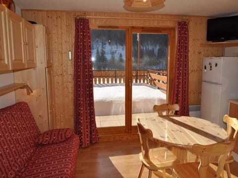 Charmant studio avec terrasse sud, animaux admis, parking - FR-1-692-72 Apartment in Châtel