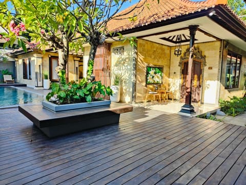 Property building, Garden view, Pool view, Swimming pool