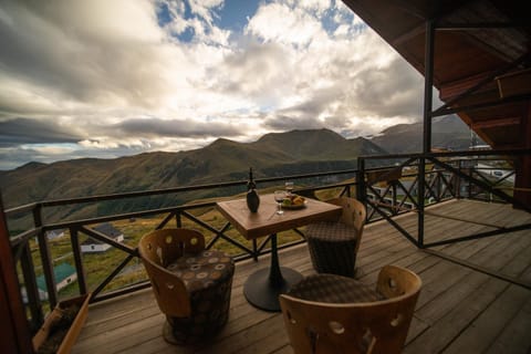 Balcony/Terrace, Kitchen or kitchenette, Mountain view