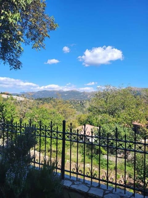 Παραδοσιακό Αρχοντικό με Τζάκι Apartment in Arcadia, Greece