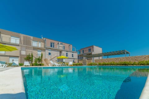 Pool view, Swimming pool, sunbed