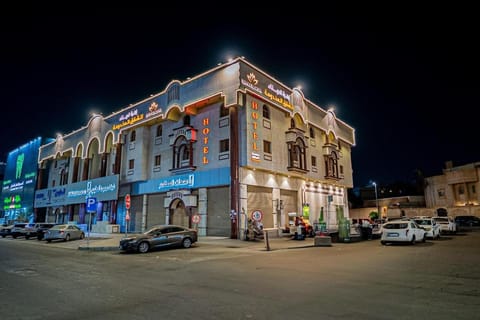 Property building, Night, Neighbourhood, City view, Street view, Location, Parking