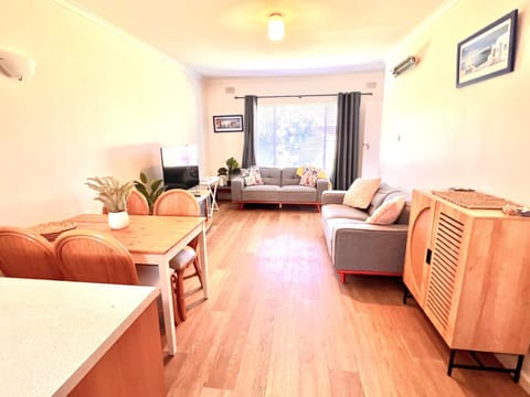 Living room, Photo of the whole room, Dining area