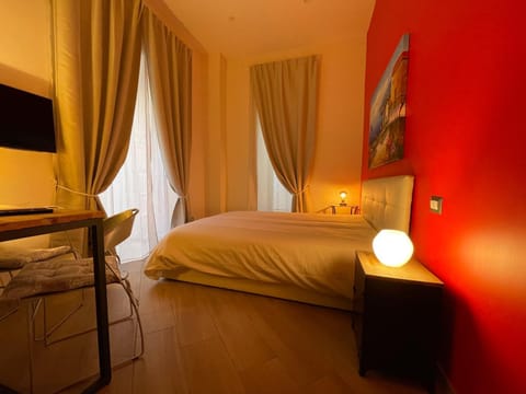 Bed, TV and multimedia, Photo of the whole room, Bedroom