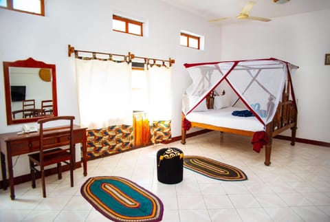 Bed, Photo of the whole room, Decorative detail, Bedroom, Area and facilities, fireplace, heating, heating, locker, locker, oven, air conditioner, air conditioner
