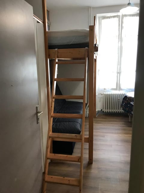 bunk bed