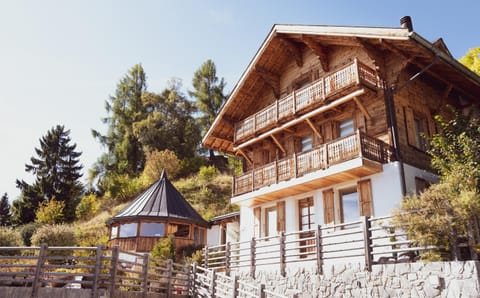 Property building, Patio, Day, Activities, BBQ facilities, Darts, Hot Tub, Table tennis, TV and multimedia, Coffee/tea facilities, Balcony/Terrace, Kitchen or kitchenette, Food and drinks, Hiking, Cycling, Landmark view, Mountain view, Area and facilities, Area and facilities, Area and facilities, Breakfast, Continental breakfast, Continental breakfast, Drinks, Alcoholic drinks, Alcoholic drinks, Non alcoholic drinks, Non alcoholic drinks, Open Air Bath, Public Bath, internet, internet, shuttle, sunbed, toaster, towels, vending machine