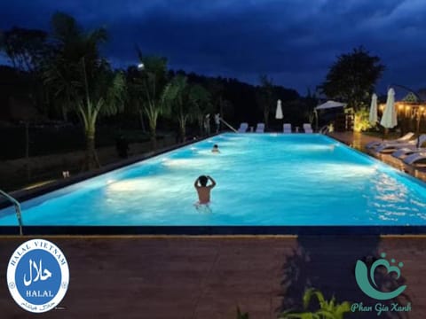 Swimming pool