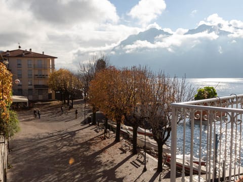 Balcony/Terrace, City view, Lake view