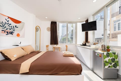 Bed, TV and multimedia, Bedroom