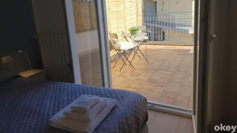 Bed, View (from property/room), Balcony/Terrace, Balcony/Terrace, Photo of the whole room, Bedroom, towels