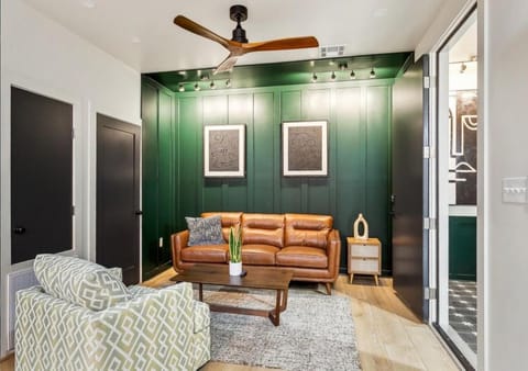 Luxury Villa with private Rooftop Villa in Warehouse District