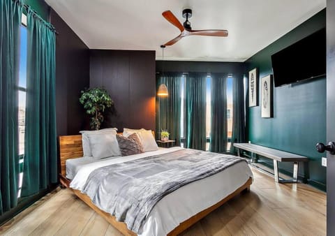 Luxury Villa with private Rooftop Villa in Warehouse District