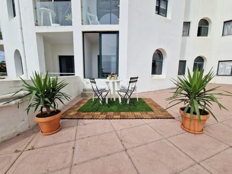 Property building, Day, Balcony/Terrace, Garden view