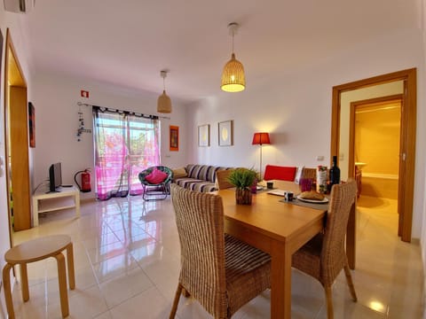 Communal lounge/ TV room, Living room, Dining area