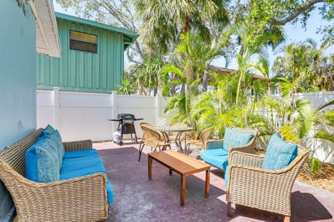 Walk to Beaches and Gulf Indian Rocks Beach Duplex! Apartment in Indian Rocks Beach