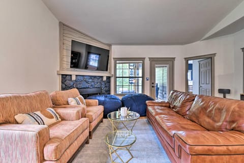 Graford Cabin with Rooftop Deck and Lake Views! Cabin in Possum Kingdom Lake